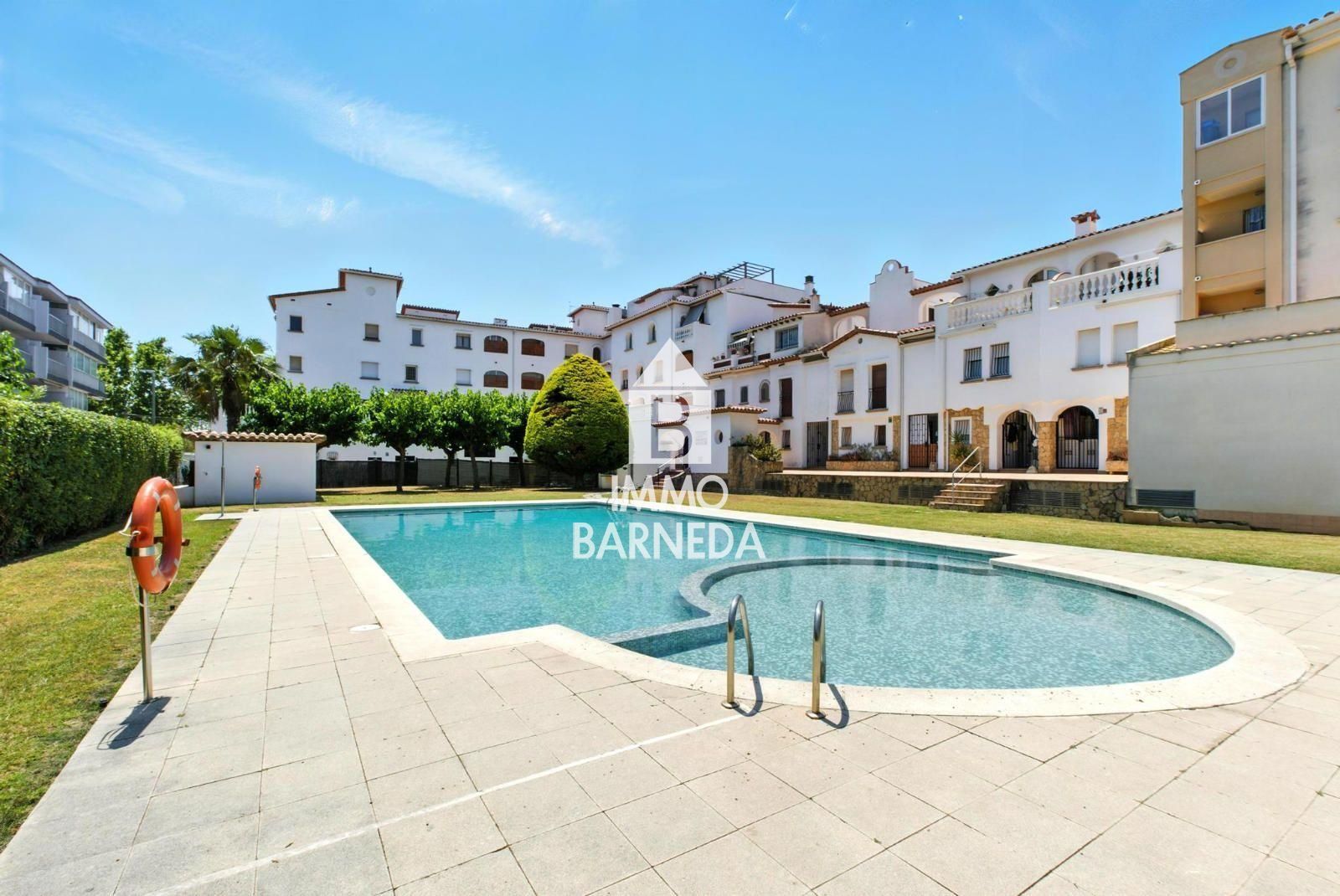 Exterior view of Flat for sale in Empuriabrava  with Terrace, Swimming Pool and Furnished
