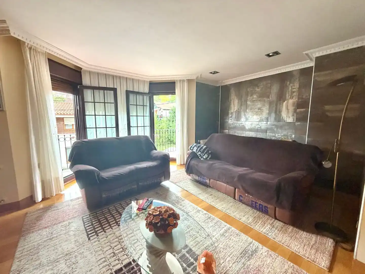 Sala de estar de Casa adosada en venta en Castro-Urdiales con Balcón