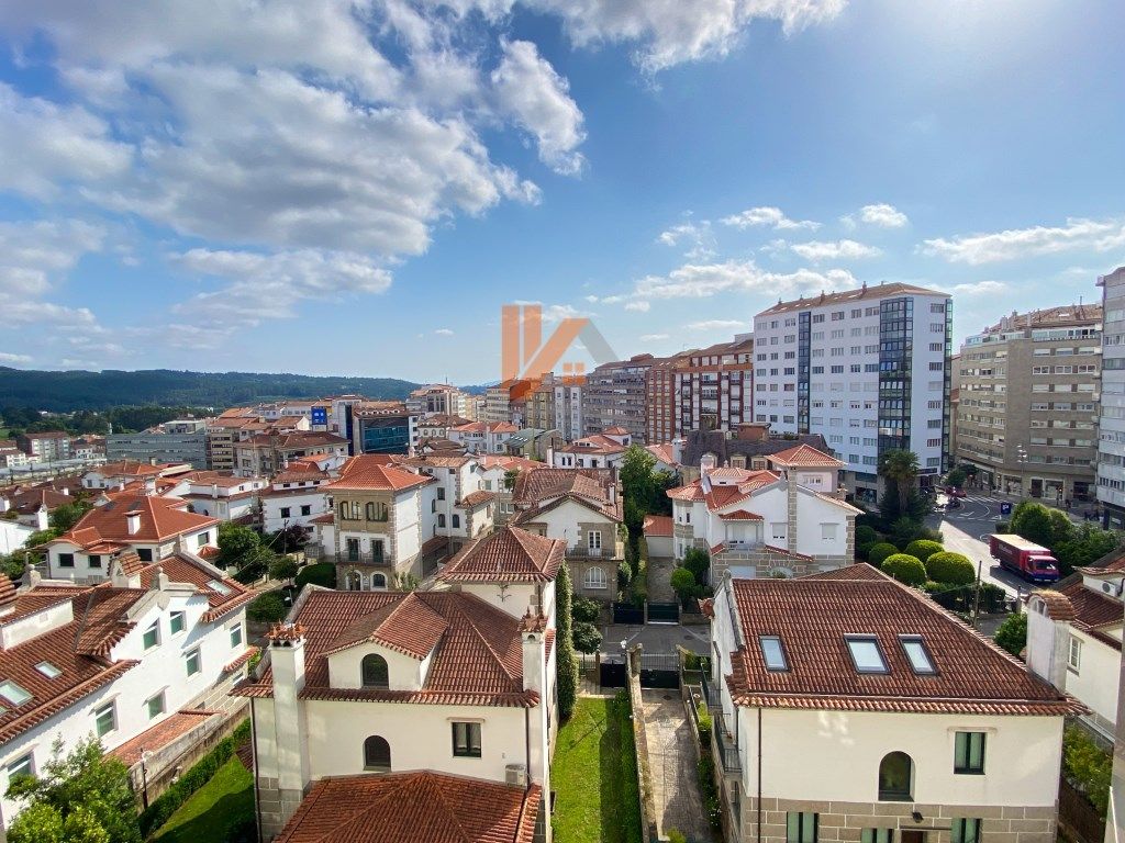 Vista exterior de Pis en venda en Santiago de Compostela  amb Forn i Rentadora