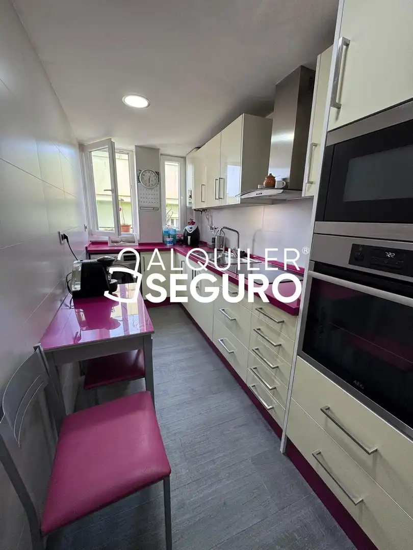 Cuina de Pis de lloguer en Málaga amb Aire condicionat i Moblat