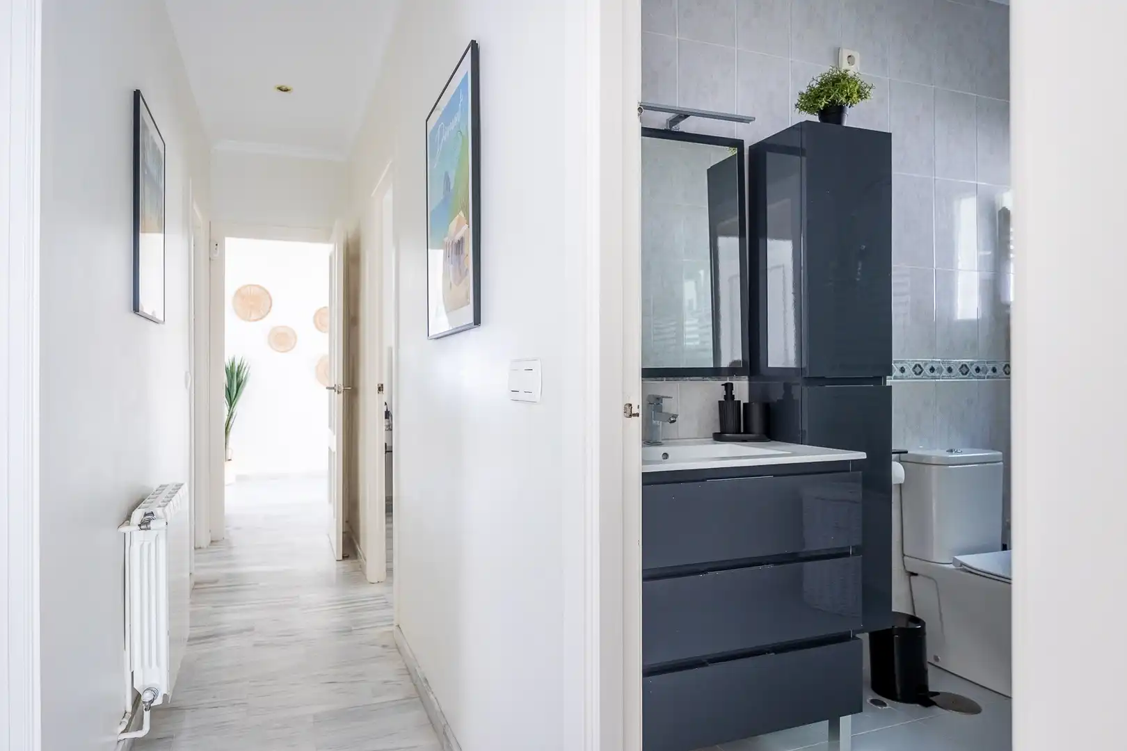 Bathroom of Houses for sale in Espartinas  with Air Conditioner, Heating and Swimming Pool