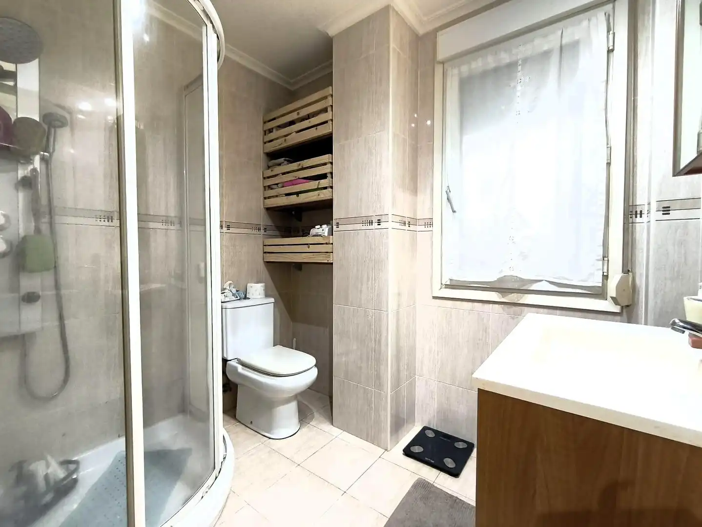 Badezimmer von Erdgeschoss zum Verkauf in Miengo mit Heizung, Privatgarten und Terrasse