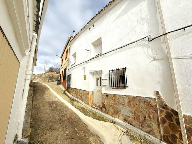 Casa adosada en Venta en C. Higuerales en Altarejos