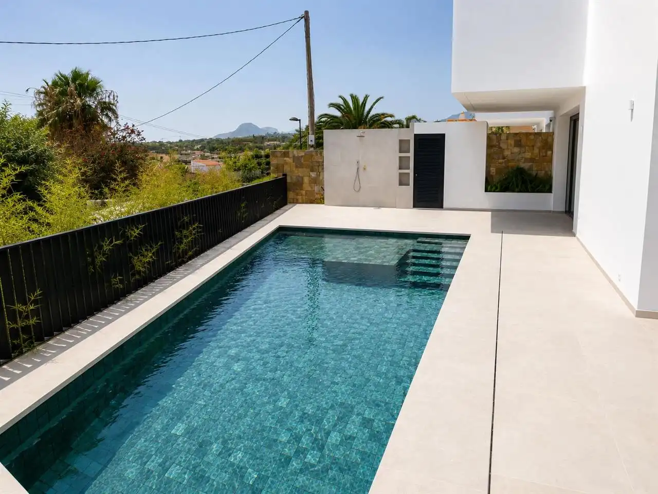 Piscina de Casa adosada en venda en L'Alfàs del Pi amb Aire condicionat, Jardí privat i Traster