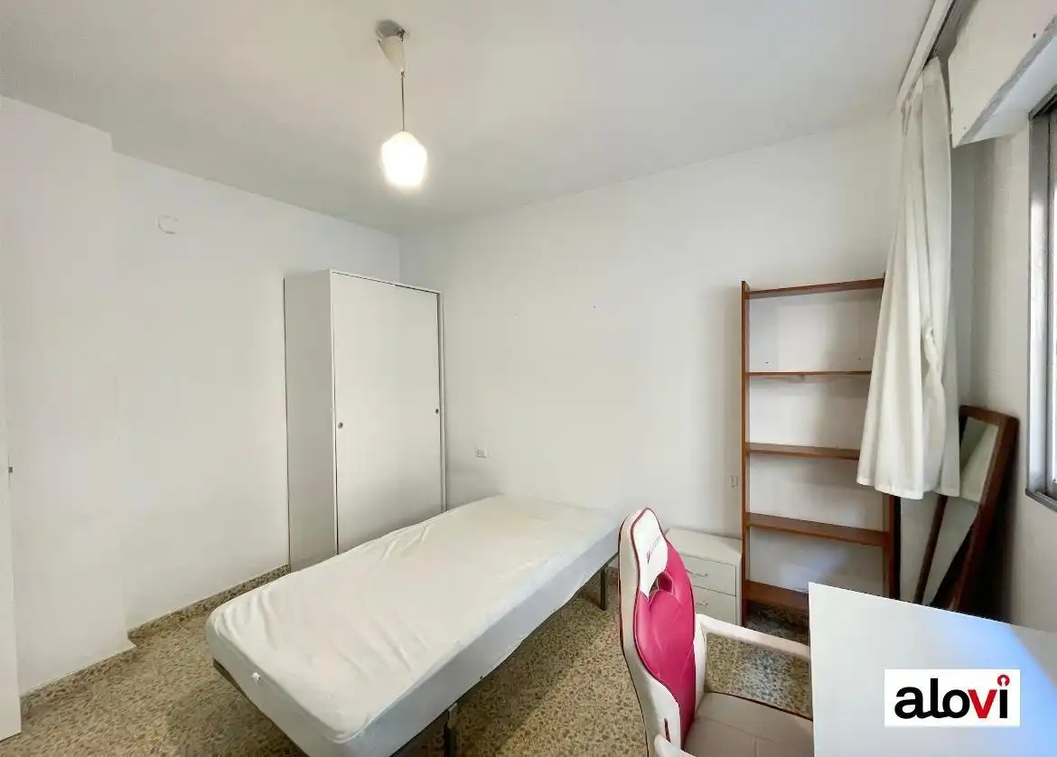 Schlafzimmer von Wohnung zur Miete in Granada mit Terrasse, Möbliert und Balkon