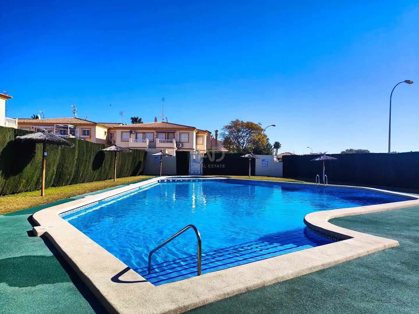 Piscina de Casa adosada en venta en Orihuela con Aire acondicionado, Calefacción y Terraza