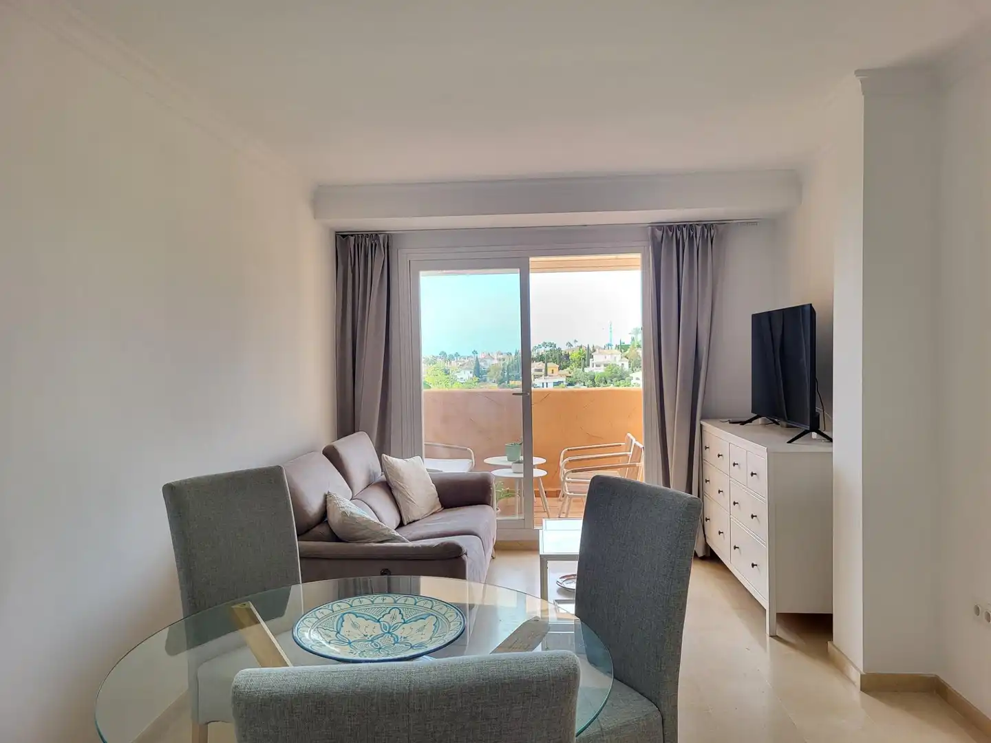 Apartment with pool to rent in Elviria - Cabopino, imagen 3