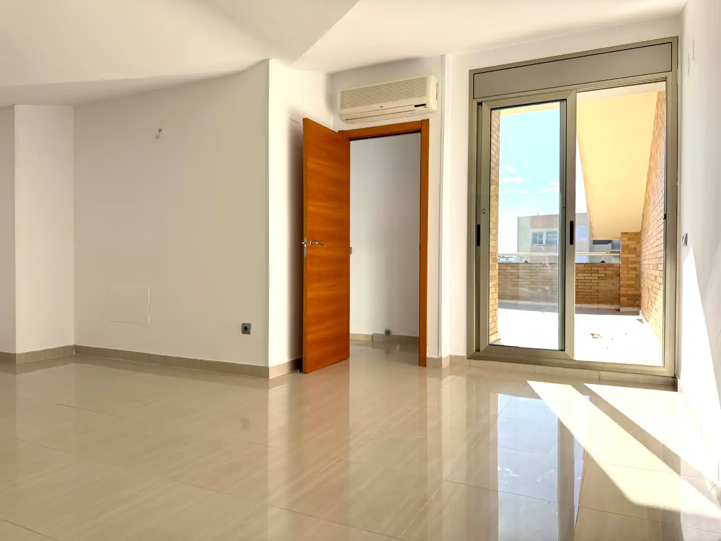 Semi-detached house with pool for sale in Carrer d'Escornalbou, imagen 39