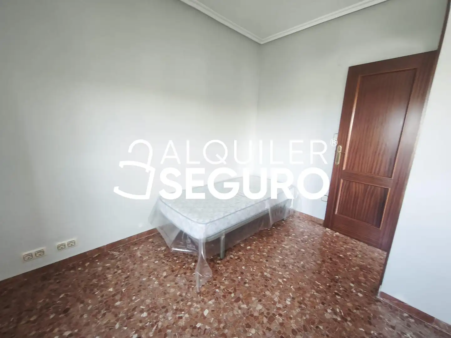 Schlafzimmer von Wohnung zur Miete in Zaragoza mit Heizung, Terrasse und Abstellraum