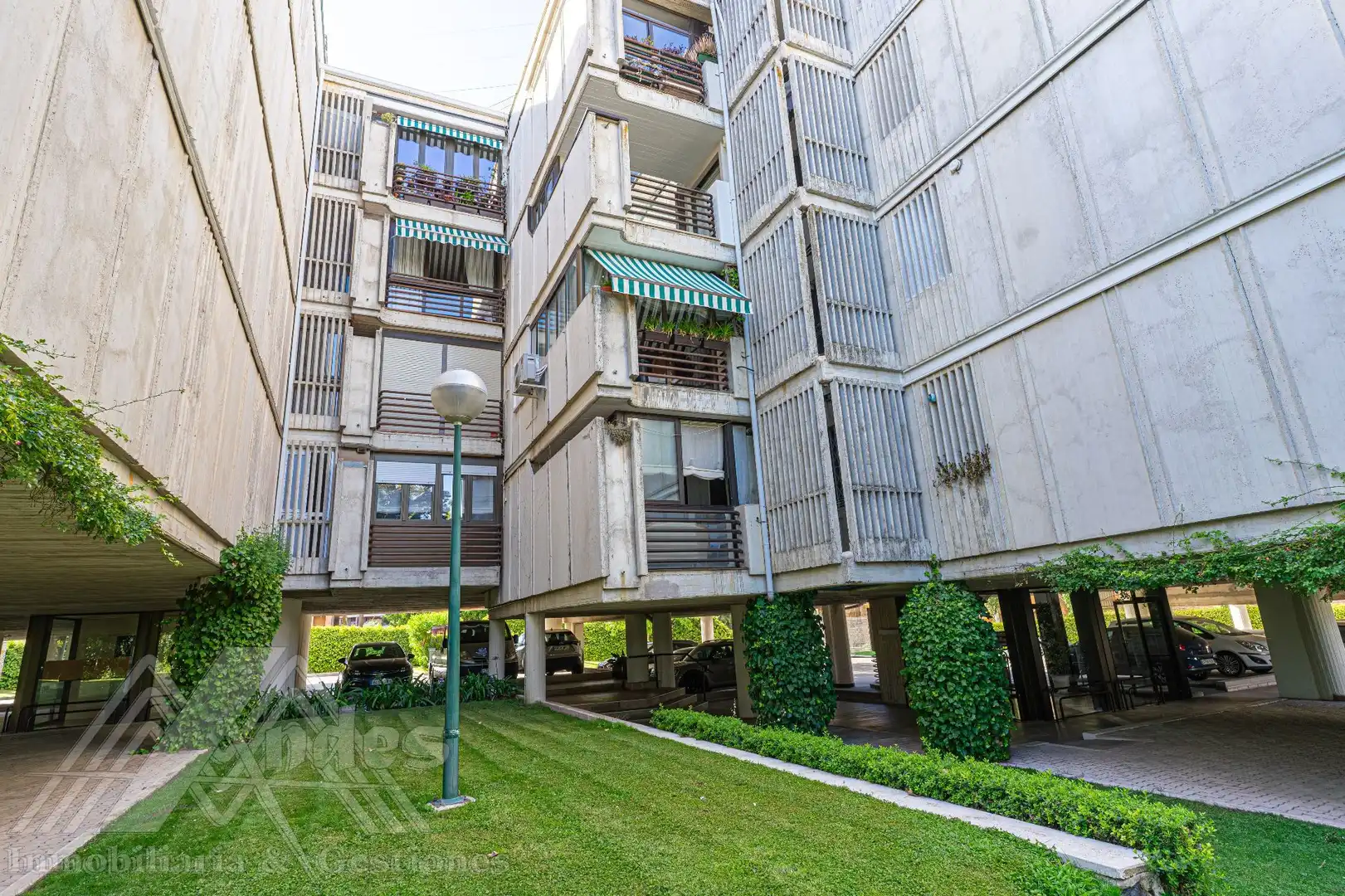 Vista exterior de Piso en venta en Majadahonda con Aire acondicionado, Calefacción y Trastero