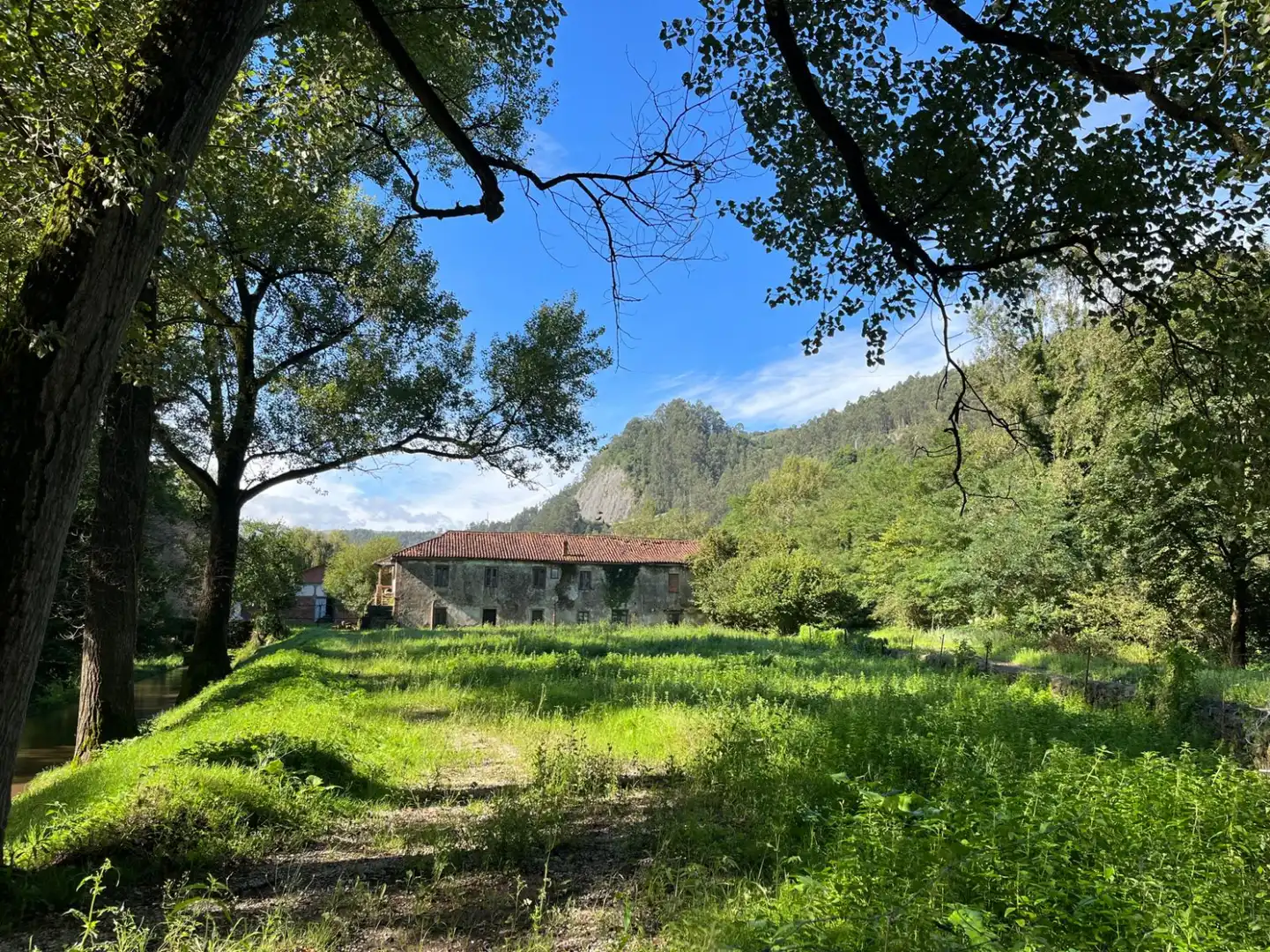 Vista exterior de Casa o xalet en venda en San Felices de Buelna