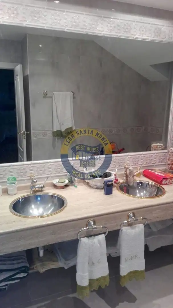 Baño de Casa o chalet en venta en Valdefresno con Calefacción, Jardín privado y Parquet