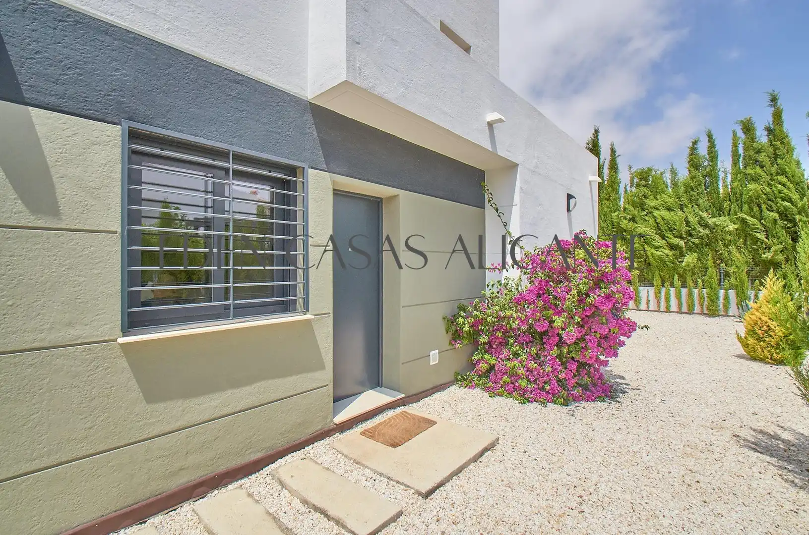 Vista exterior de Casa adosada en venta en Busot con Aire acondicionado, Calefacción y Jardín privado