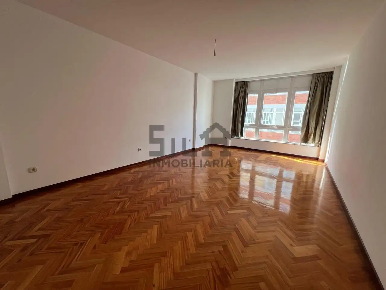 Sala de estar de Piso en venta en O Barco de Valdeorras   con Calefacción, Terraza y Trastero