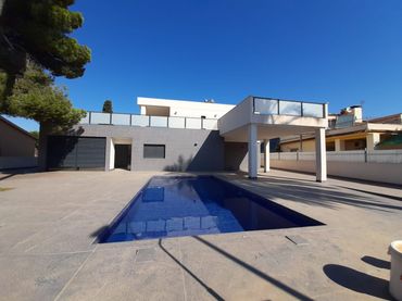 Chalet con piscina en venta en Orihuela Costa