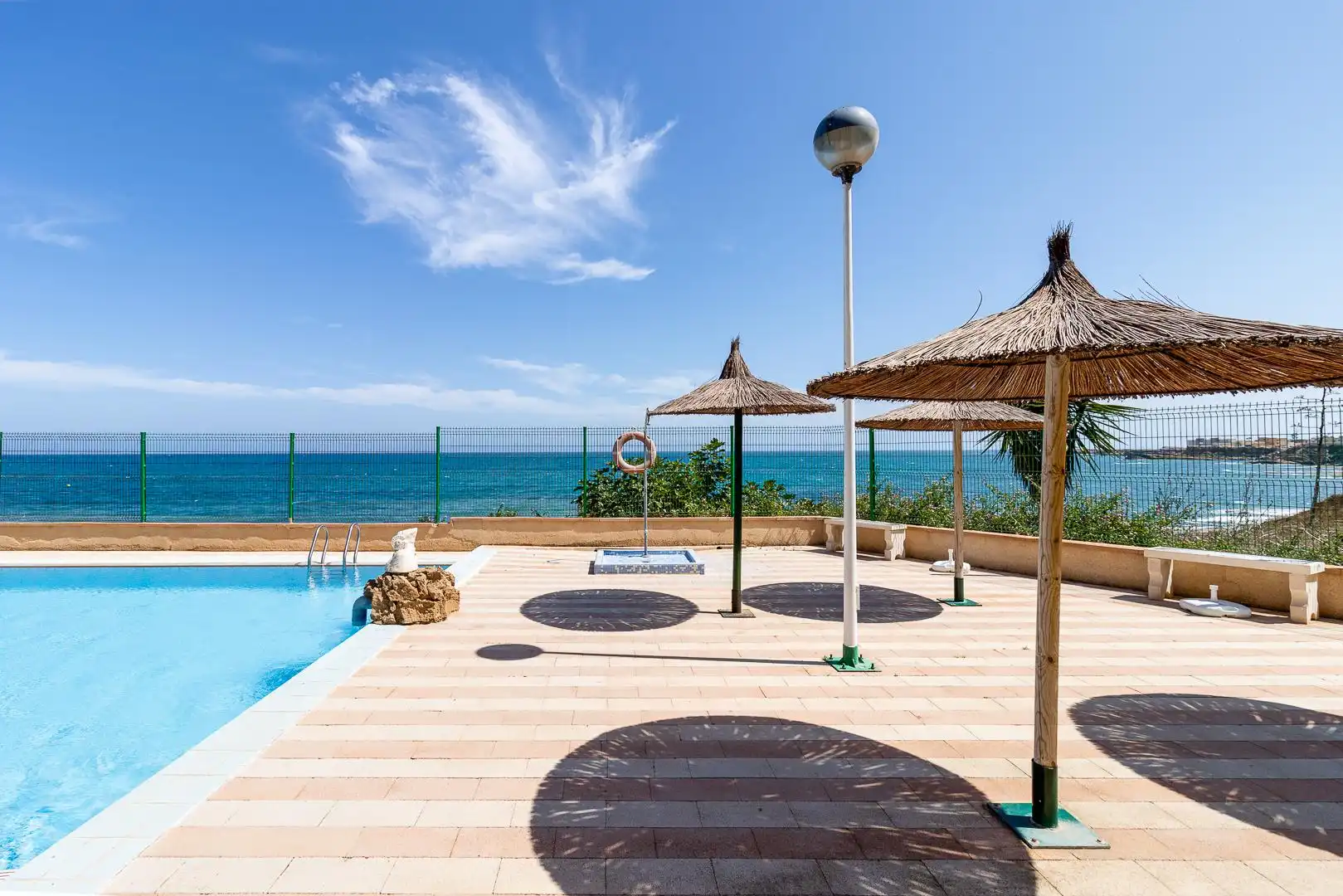 Piscina de Apartament en venda en Torrevieja amb Piscina, Moblat i Rentadora