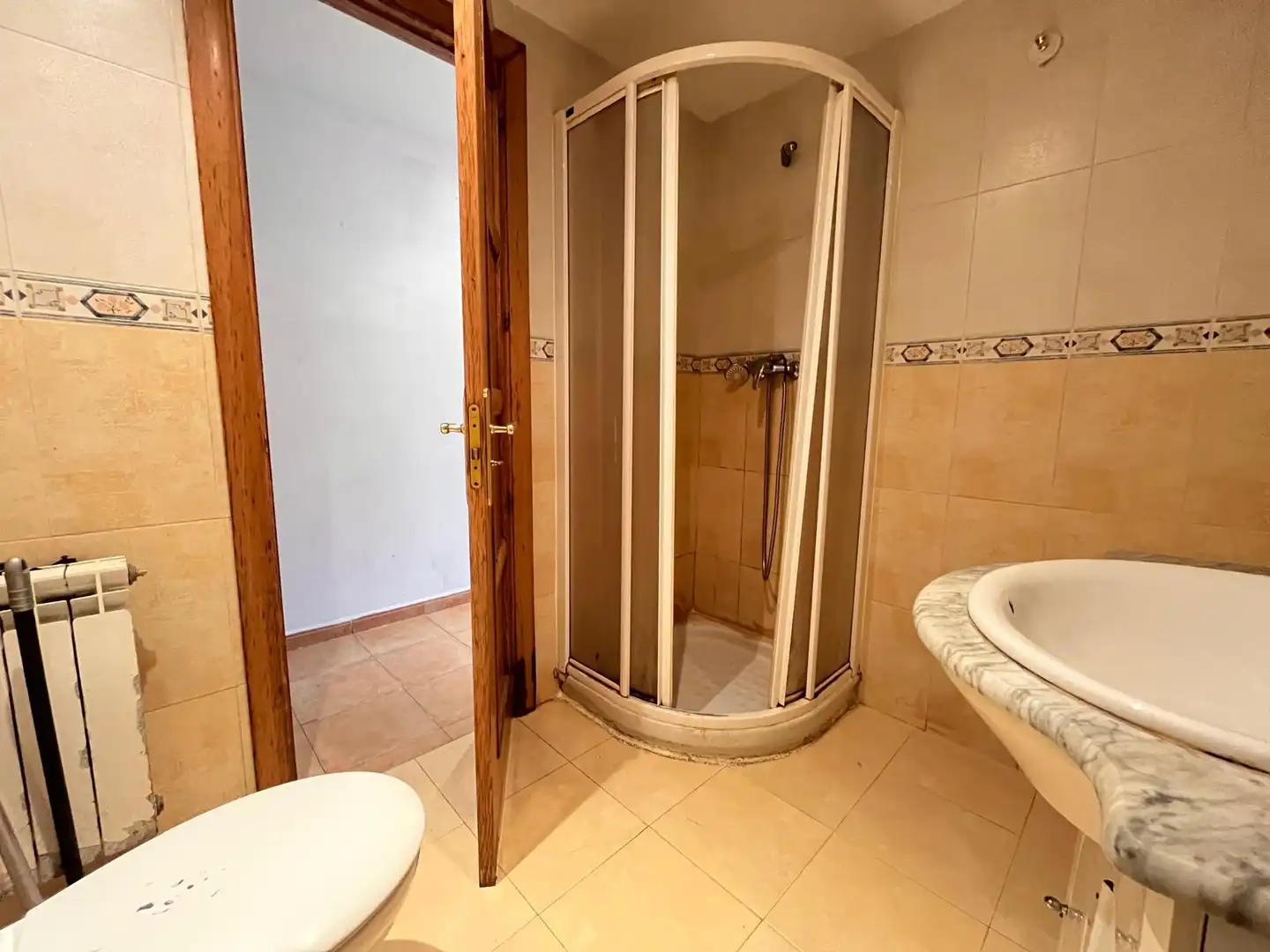 Badezimmer von Wohnung zum Verkauf in Los Navalmorales mit Klimaanlage und Heizung
