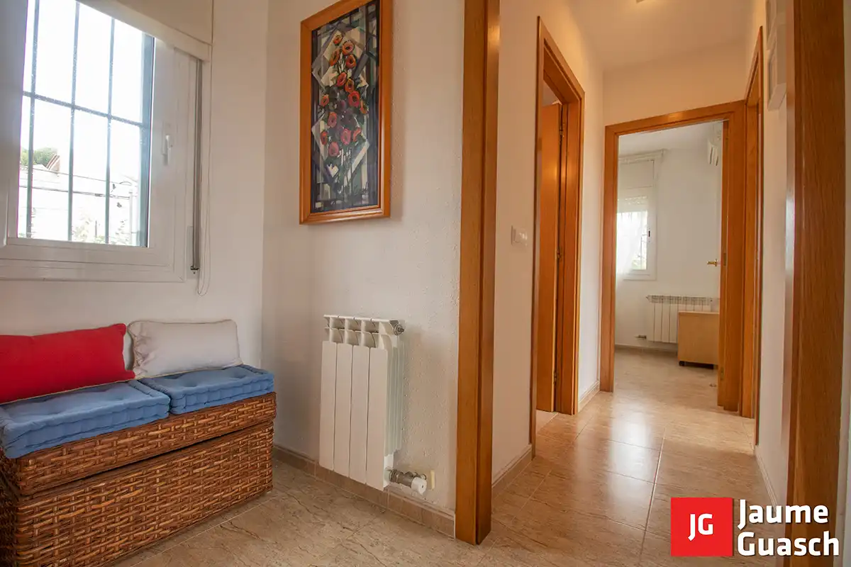 Einfamilien-Reihenhaus zum Verkauf in Torredembarra mit Klimaanlage, Heizung und Privatgarten