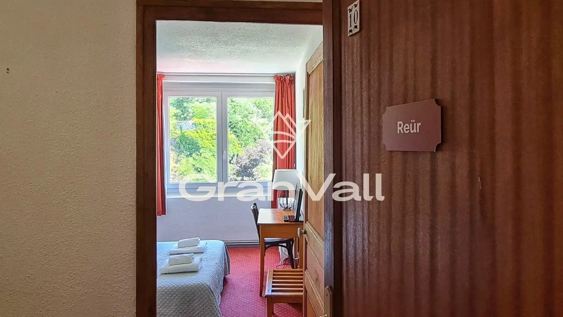 Habitación de Edificio en venta en Latour - de - Carol