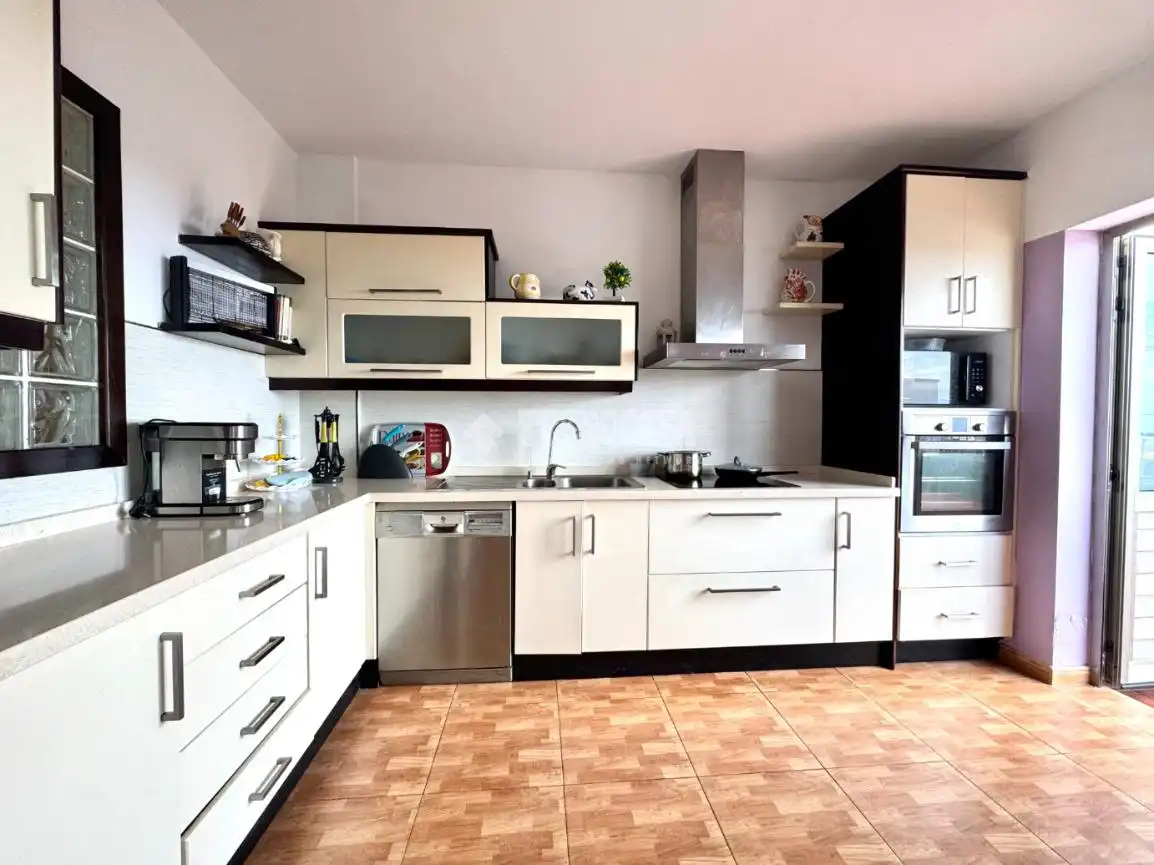 Cuina de Casa adosada en venda en Las Palmas de Gran Canaria amb Terrassa