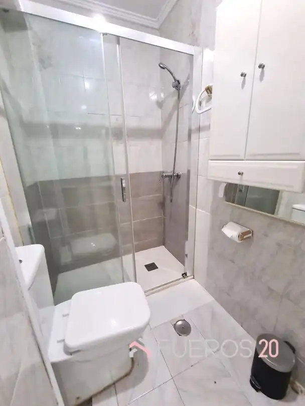 Badezimmer von Wohnung zum Verkauf in Barakaldo  mit Heizung und Möbliert