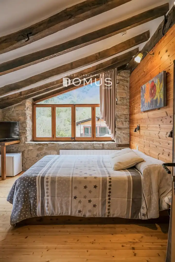 Habitación de Finca rústica en venta en Santa Pau con Calefacción, Parquet y Piscina