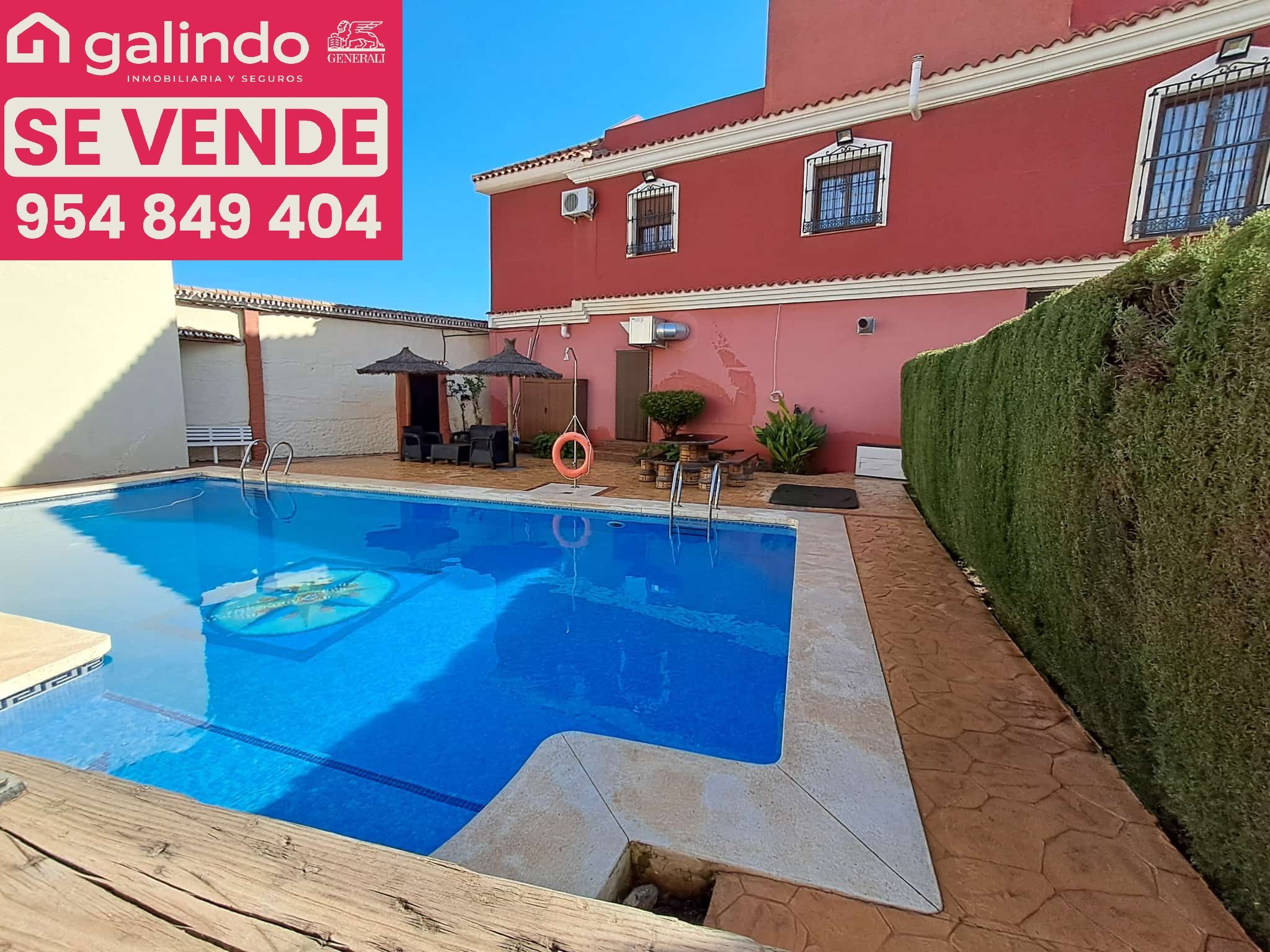 Piscina de Casa o xalet en venda en Málaga Capital amb Piscina i Piscina comunitària