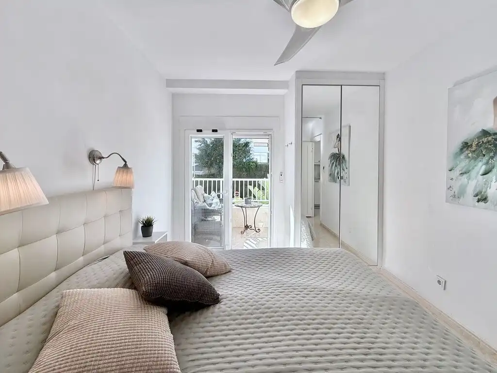 Dormitori de Apartament en venda en Marbella amb Aire condicionat, Terrassa i Moblat