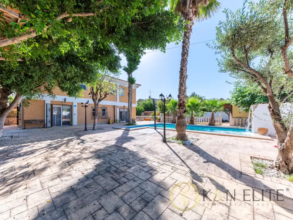 Vista exterior de Casa o xalet en venda en Mutxamel amb Aire condicionat, Jardí privat i Terrassa