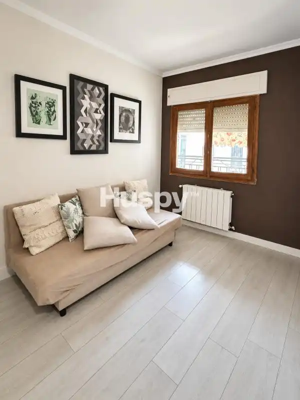 Piso con terraza en venta en Paseo de los Olivos