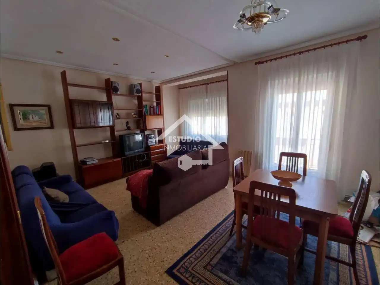 Sala d'estar de Pis de lloguer en  Logroño amb Calefacció, Moblat i Balcó