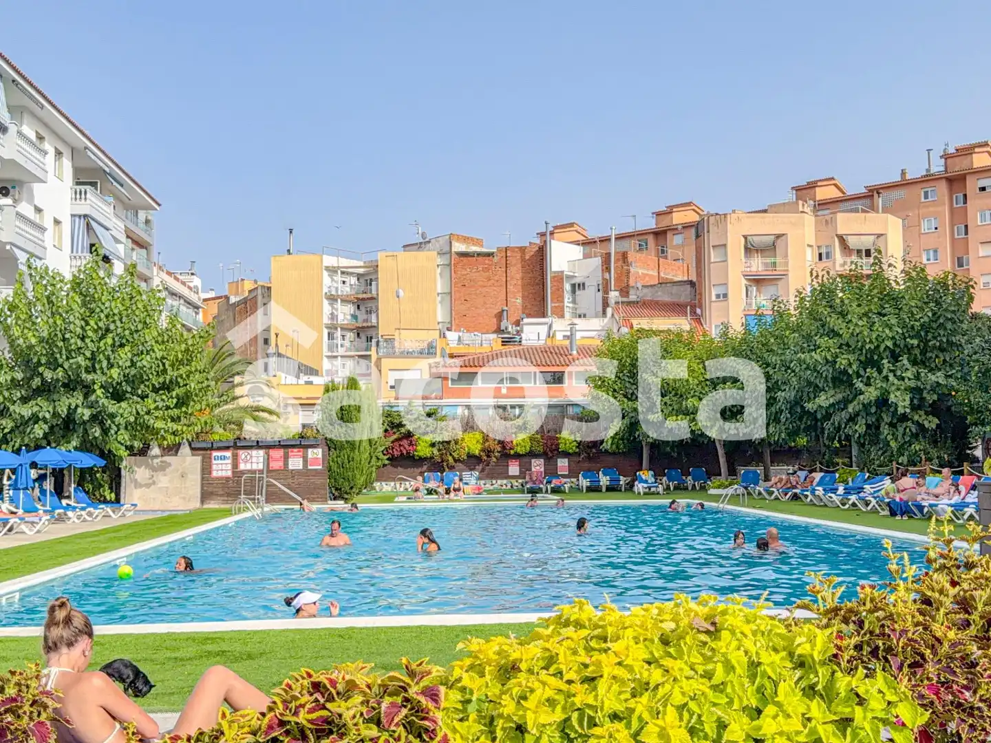 Schwimmbecken von Wohnung zum Verkauf in Blanes mit Klimaanlage, Heizung und Terrasse
