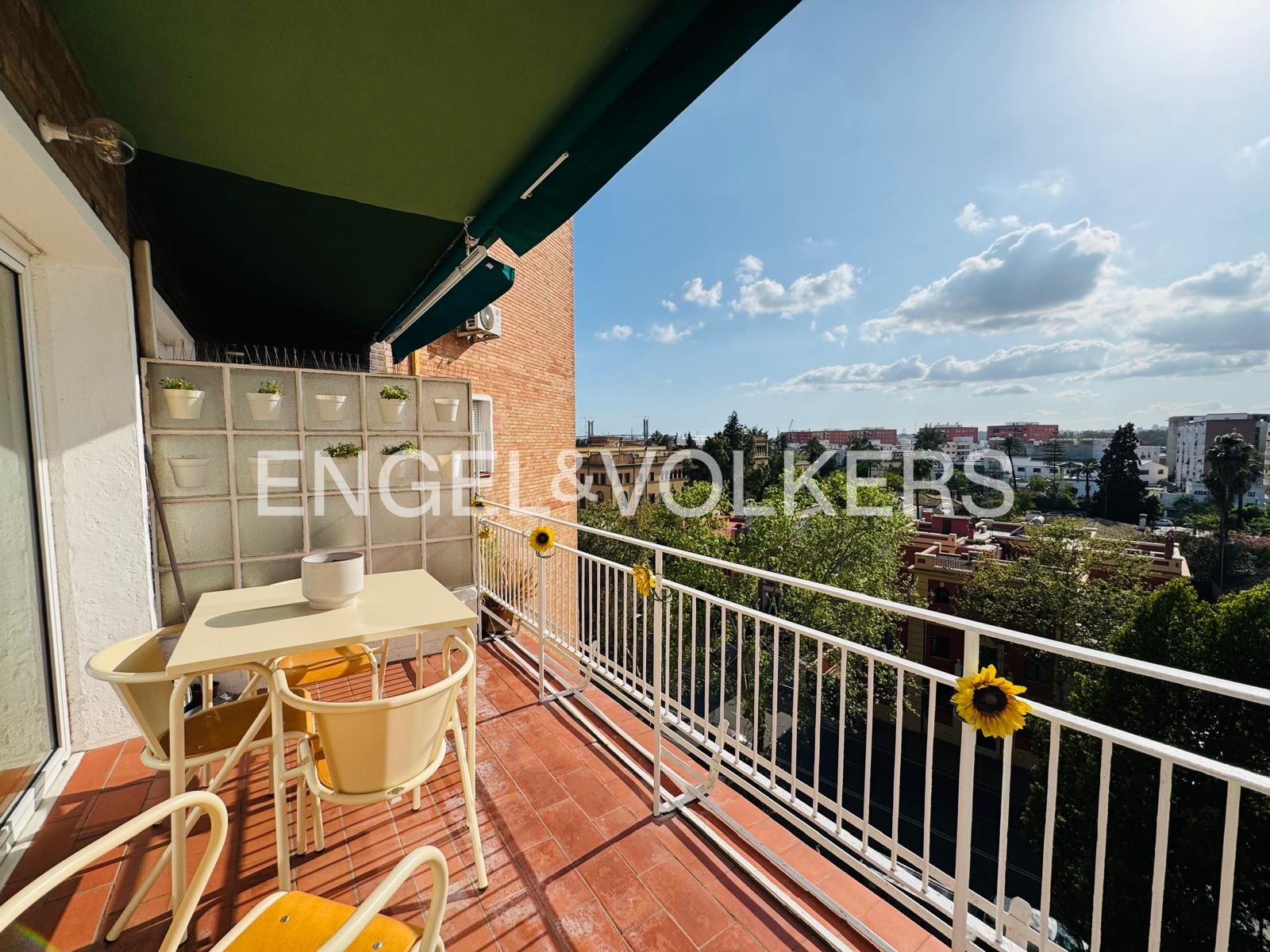 Balcony of Apartment for sale in  Sevilla Capital  with Air Conditioner, Heating and Private garden