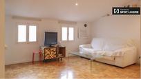 Living room of Flat to rent in  Madrid Capital  with Air Conditioner and Balcony