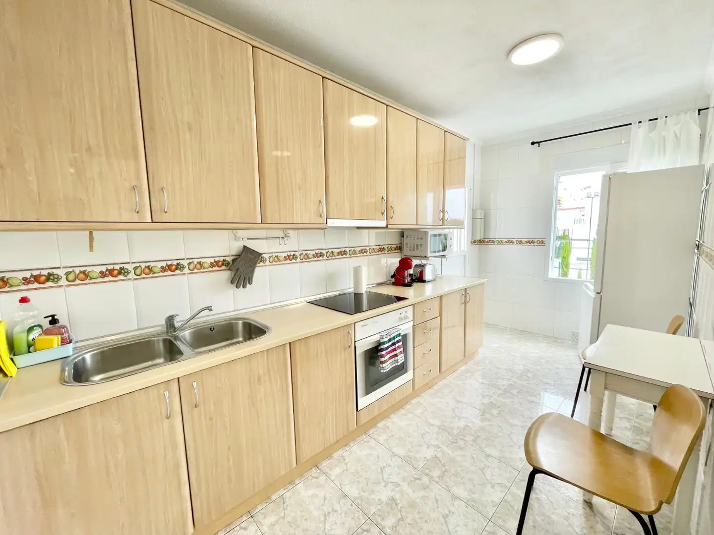 Cocina de Apartamento de alquiler en Torrevieja con Aire acondicionado, Calefacción y Terraza