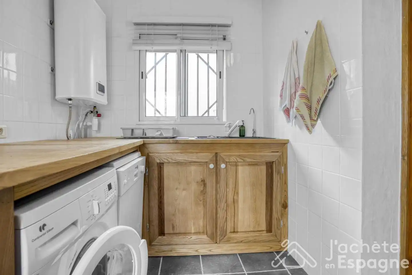 Cuina de Casa o xalet en venda en Cortes de Pallás amb Aire condicionat, Parquet i Moblat