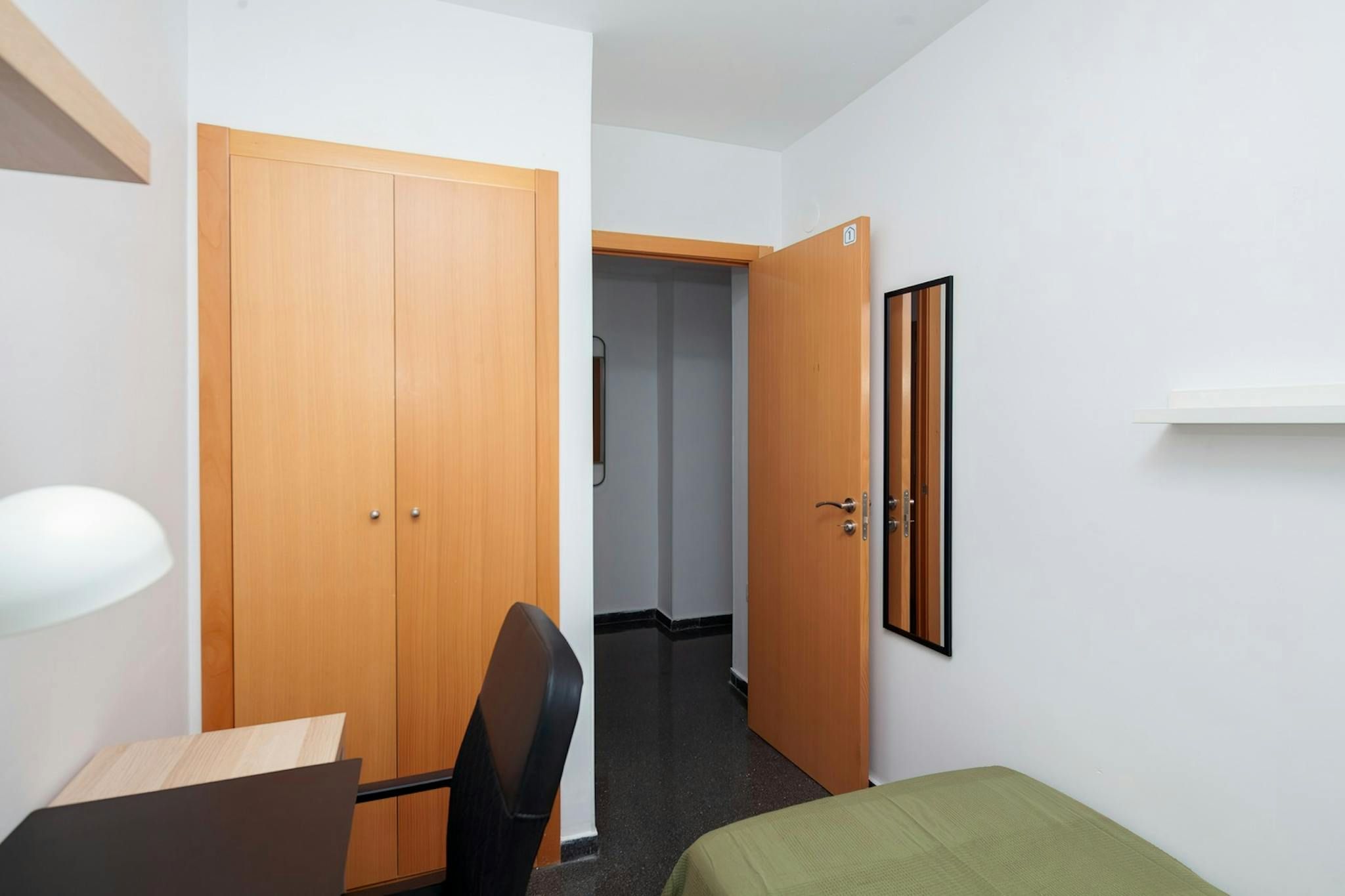 Bedroom of Flat to share in  Valencia Capital  with Furnished, Washing machine and TV