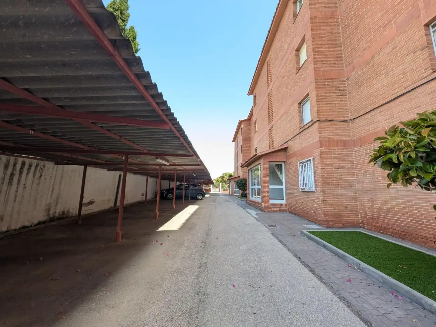 Aparcament de Àtic en venda en Roda de Berà amb Jardí privat, Traster i Piscina