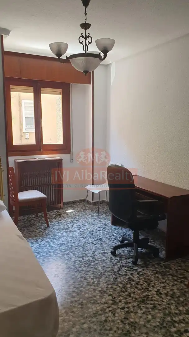 Sala d'estar de Pis de lloguer en Albacete amb Calefacció, Moblat i Balcó