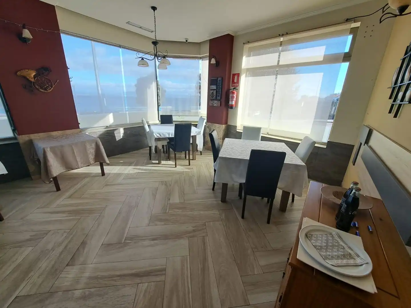 Esszimmer von Geschaftsraum zur Miete in Ribeira mit Klimaanlage und Möbliert