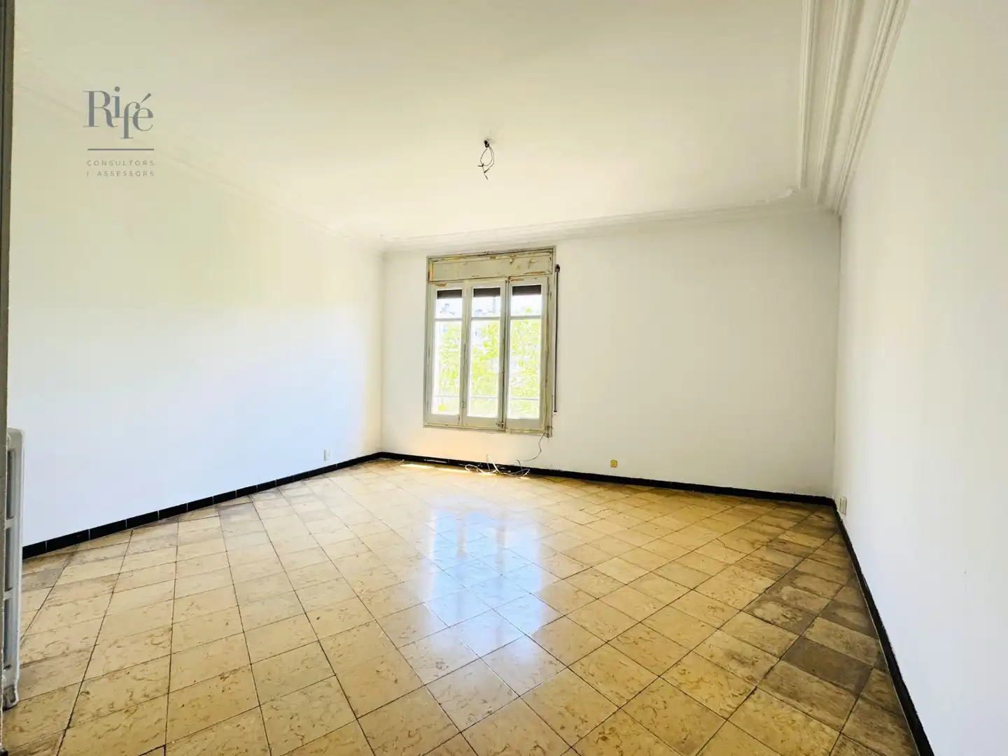 Sala d'estar de Pis en venda en Barcelona amb Calefacció