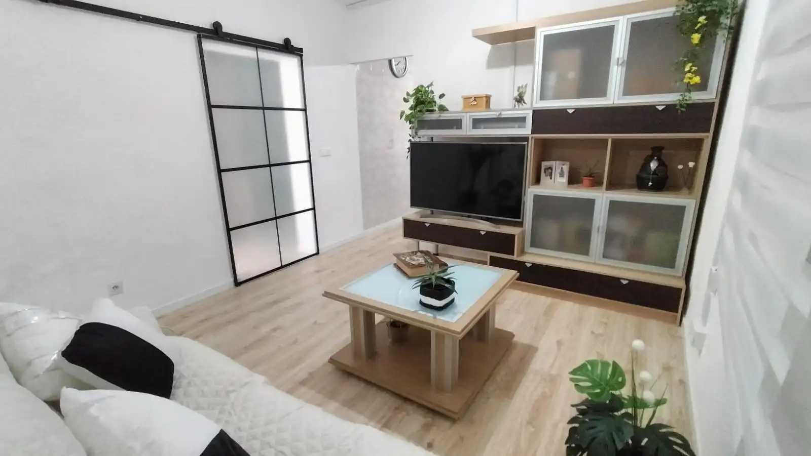 Sala d'estar de Casa adosada en venda en La Zubia amb Balcó