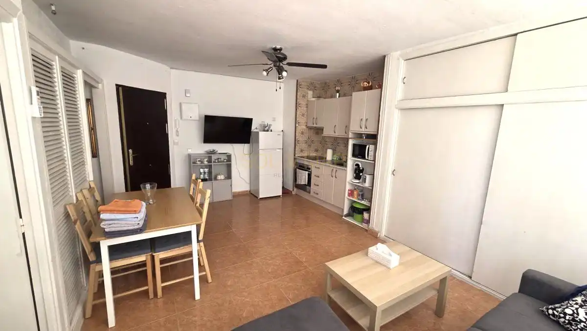Sala d'estar de Apartament en venda en Torremolinos amb Aire condicionat, Calefacció i Moblat