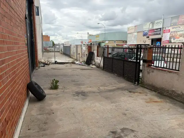 Aparcament de Nau industrial en venda en Leganés