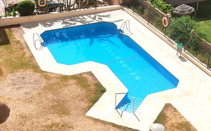 Schwimmbecken von Wohnung zum verkauf in Rincón de la Victoria mit Terrasse und Schwimmbad