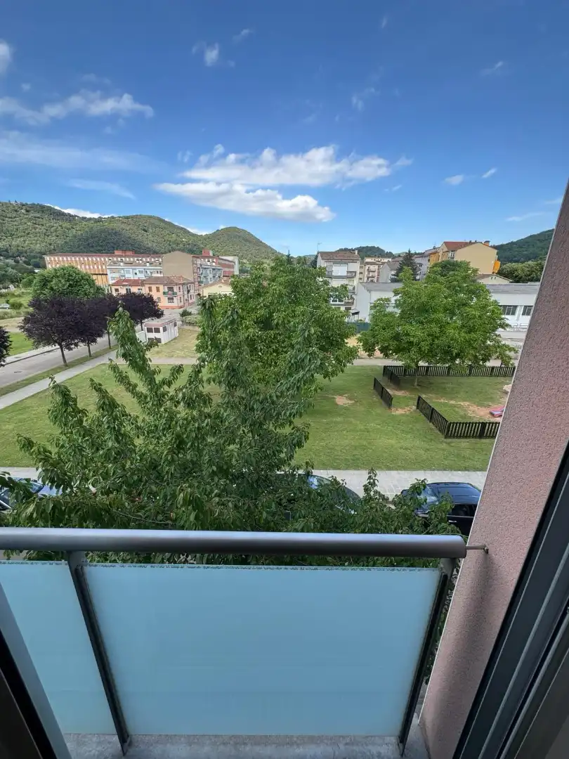 Vista exterior de Pis en venda en Olot amb Aire condicionat, Calefacció i Traster