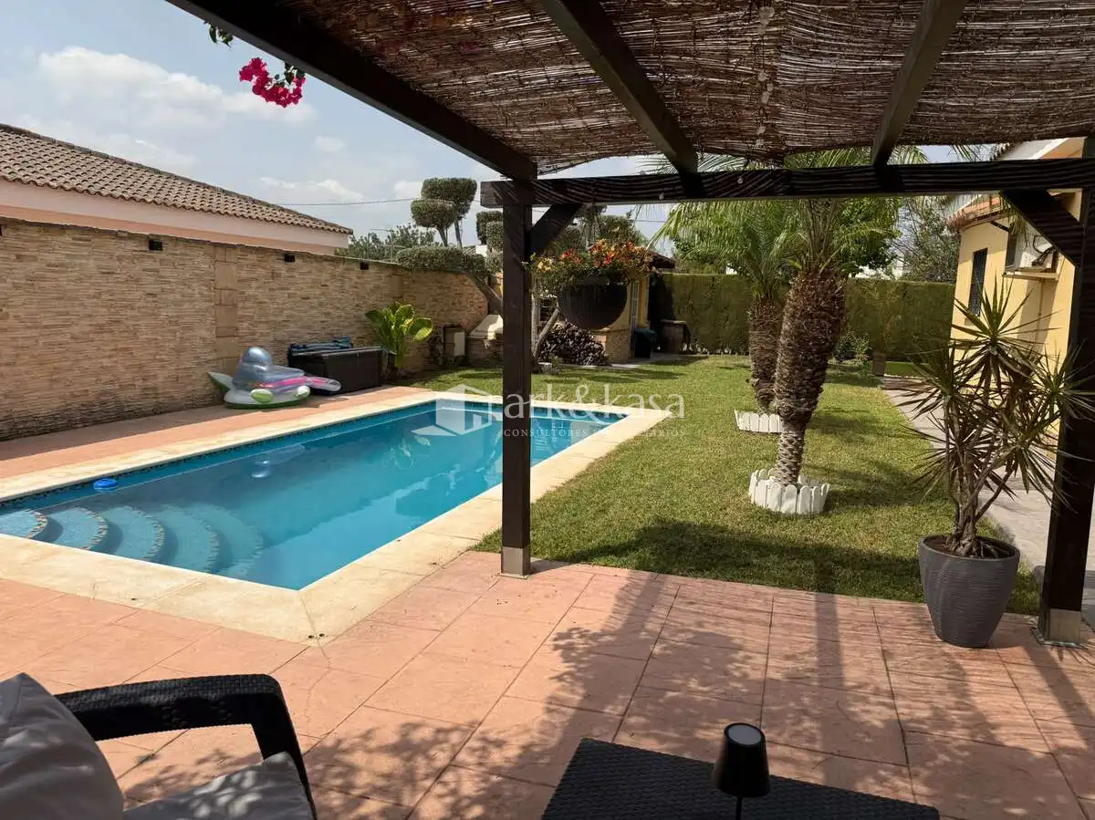 Detached house with pool for sale in Urbanizaciones