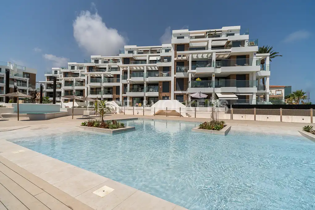 Schwimmbecken von Wohnung zur Miete in Dénia mit Klimaanlage, Heizung und Privatgarten