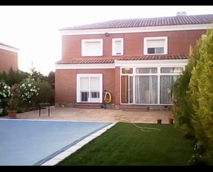 Vista exterior de Casa o xalet en venda en Barcience amb Terrassa i Piscina