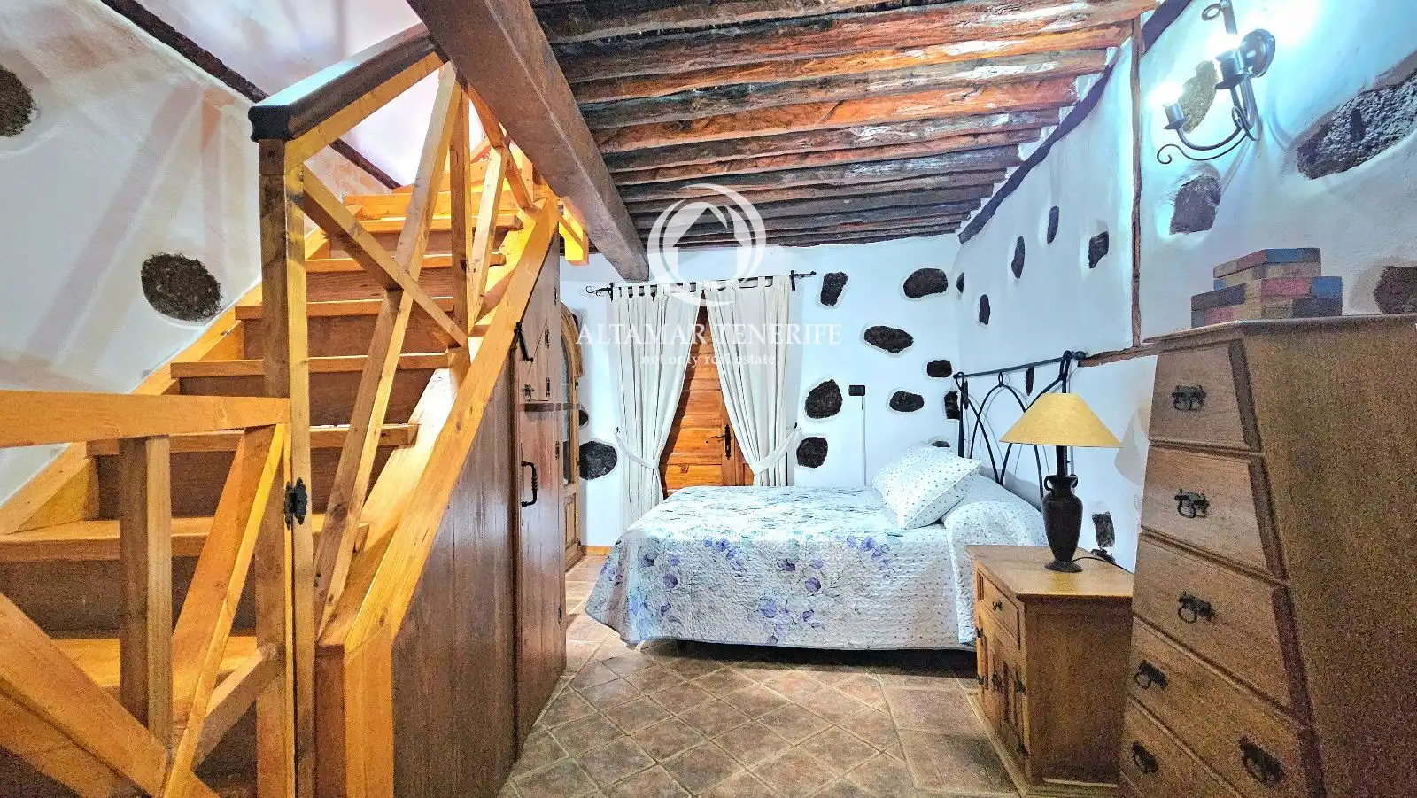 Habitación de Casa adosada en venta en Santiago del Teide con Terraza, Trastero y Amueblado